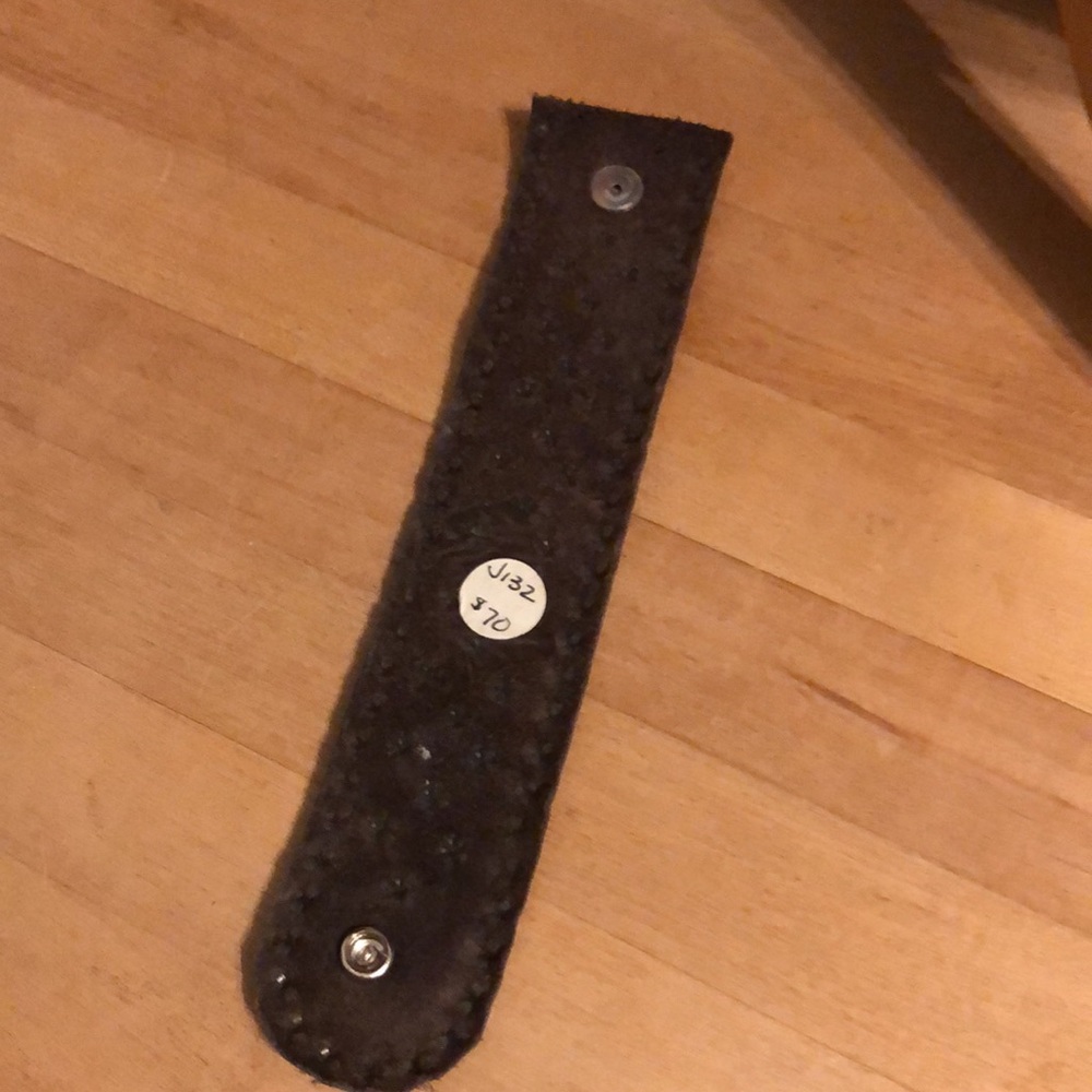 Saltwater Cowgirl leather snap bracelet with Swarovski crystals - Picture 3 of 3